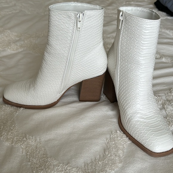 White booties - Picture 3 of 4